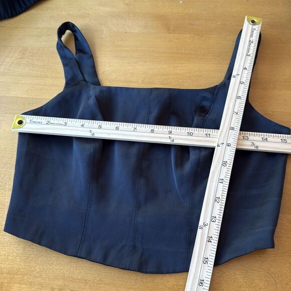 HOUSE OF HARLOW Satin Black Sleeveless Crop Top Square Neck Size Small - Picture 6 of 6